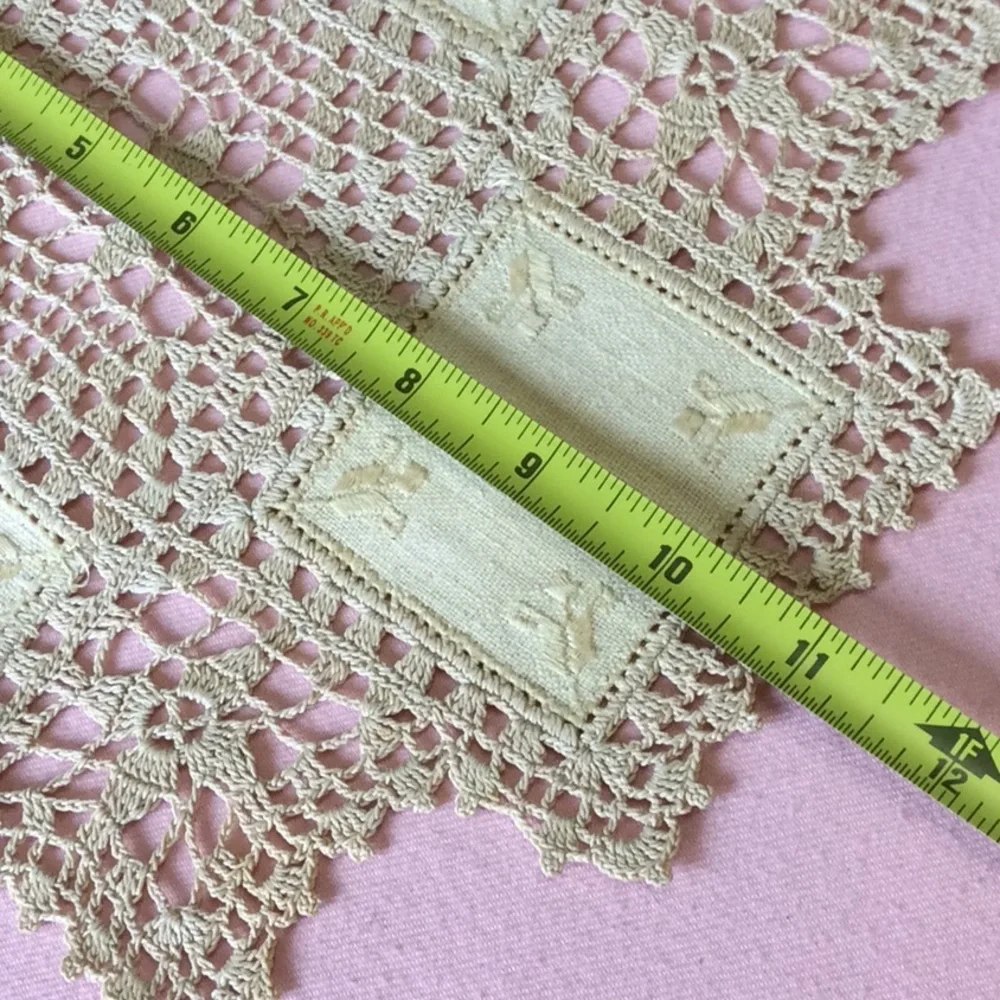 FINAL SALE PRICE 4 Pc Vintage Doily Lot in Tan - Picture 5 of 6